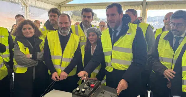 Minister Óscar Puente during the breakthrough of the main tunnel of the railway connection to the outer harbour of La Coruña, in Punta Langosteira. MINISTRY OF TRANSPORT AND SUSTAINABLE MOBILITY.