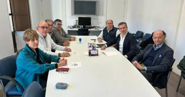 20250205 02 Mayor of Ocaña and councillors together with the secretary of the Consistory, and those responsible for the Ocaña-Norte Industrial Park and its CEO Isaac Álvarez García after the signing of the protocol. © PARQUE INDUSTRIAL OCAÑA-NORTE SL.