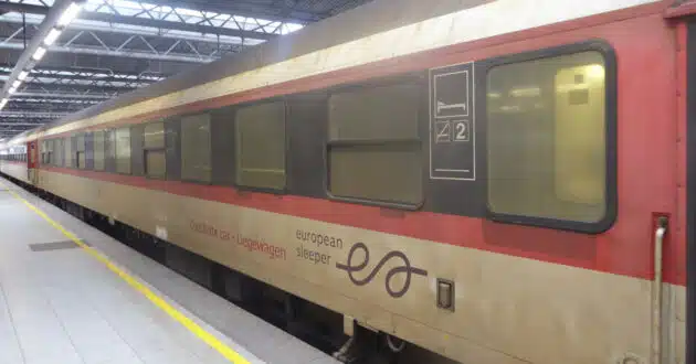 Tren de European Sleeper en Bruselas tras llegar procedente de Berlín. (CC BY SA) NEMO BIS-WIKIMEDIA COMMONS. Imagen recortada