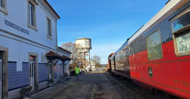 The Al Ándalus train at the Portuguese station of Torre das Vargens. © RENFE.