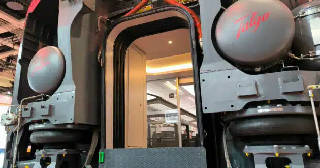 Passage between cars of a Talgo 230 train for the Danish company DSB. © MIGUEL BUSTOS.