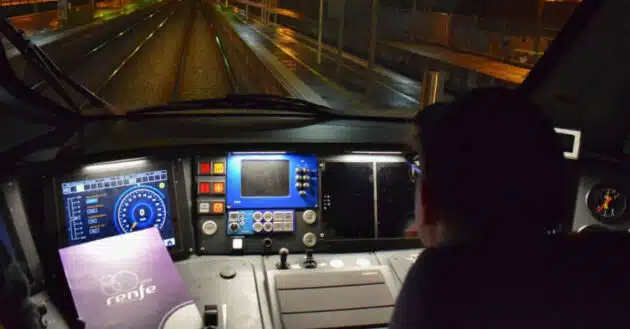 Driver's cab of the 452 series, the new suburban train manufactured by Alstom. © ALSTOM.