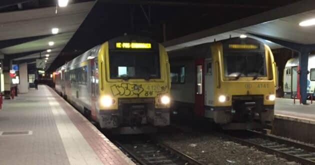 Trenes de la serie 41 de SNCB en la estación de Charleroi. (CC BY SA) MINI1300