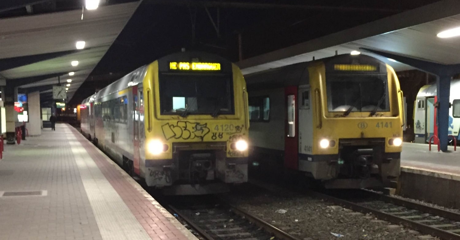 SNCB class 41 trains at Charleroi station (CC BY SA) MINI1300.
