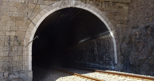 Entrada a uno de los túneles a los que Adif va a ampliar el gálibo para la AF Algeciras-Zaragoza. © MINISTERIO DE TRANSPORTES Y MOVILIDAD SOSTENIBLE