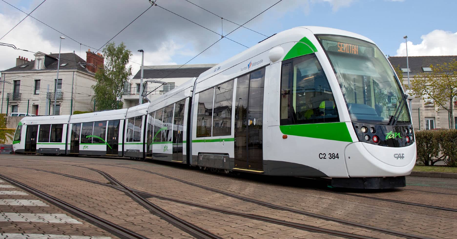Tranvía Urbos en pruebas en la ciudad francesa de Nantes. © CAF.