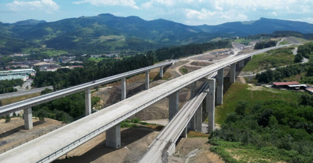 Viaducto de Zabaleta de la Y Vasca. © MINISTERIO DE TRANSPORTES Y MOVILIDAD SOSTENIBLE.