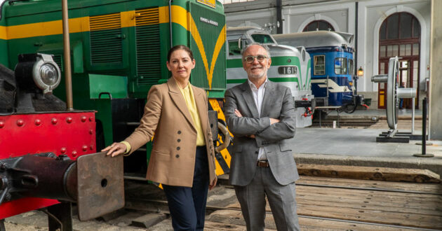 Teresa Castanedo junto al director Gerente de la FFE, José Ramón Sempere. © FUNDACIÓN DE LOS FERROCARRILES ESPAÑOLES.