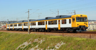 Unidad de la serie 592-200 de Renfe alquilada a Comboios de Portugal. (CC BY SA) NELSO SILVA-Wikimedia Commons.