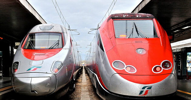 Trenes de alta velocidad Frecciargento y Frecciarossa en Roma Termini. (CC BY NC SA) DARKROOM DAZE-Flickr. Imagen recortada.