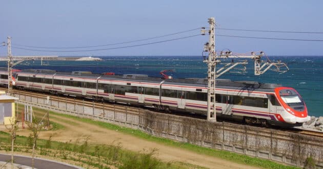 Rodalies train running through Mataró (CC BY SA) 1997-Wikimedia Commons. Cropped image.