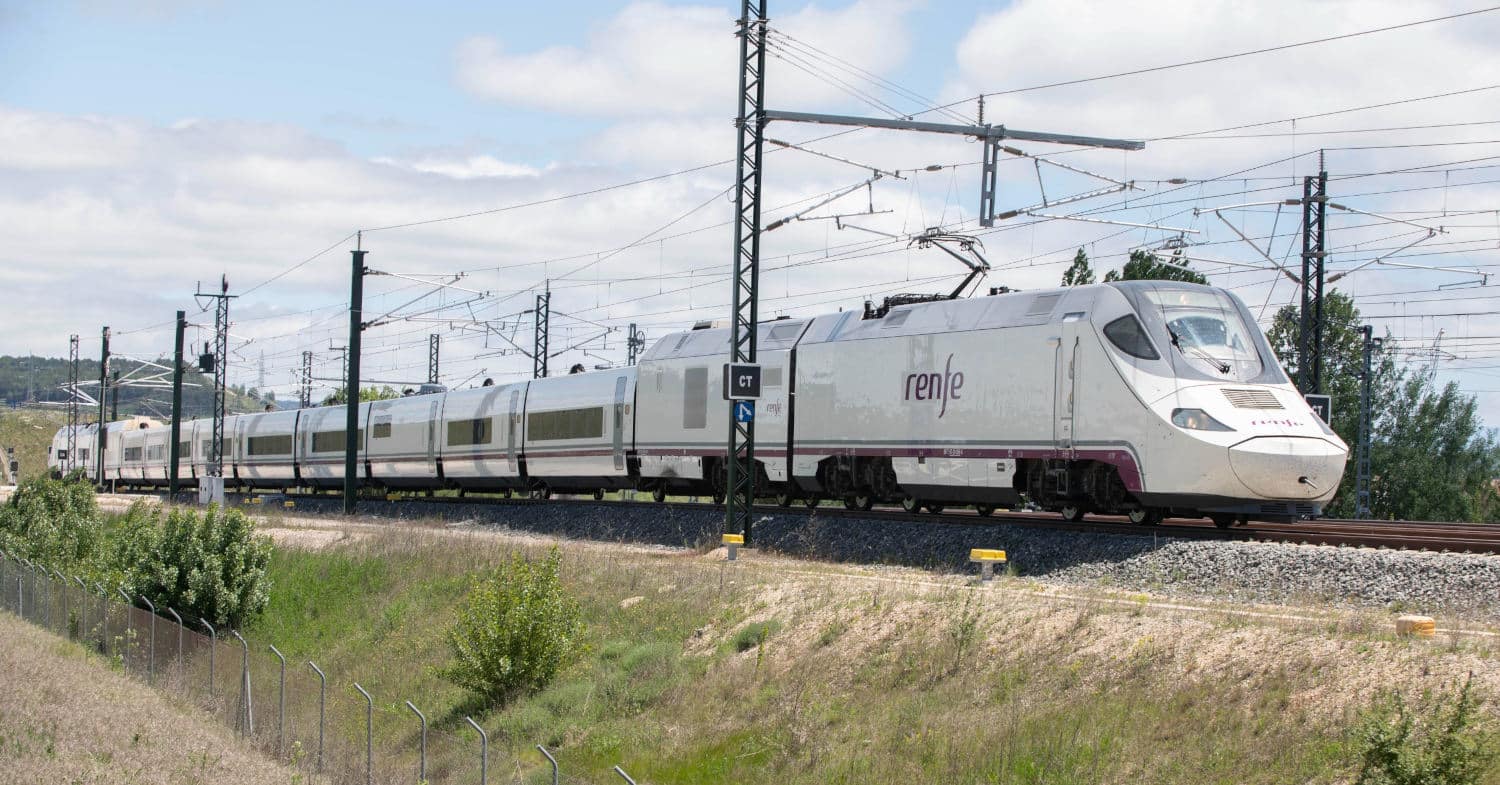 Renfe series 730 train covering the Alvia Madrid-Badajoz. MINISTRY OF TRANSPORT AND SUSTAINABLE MOBILITY.