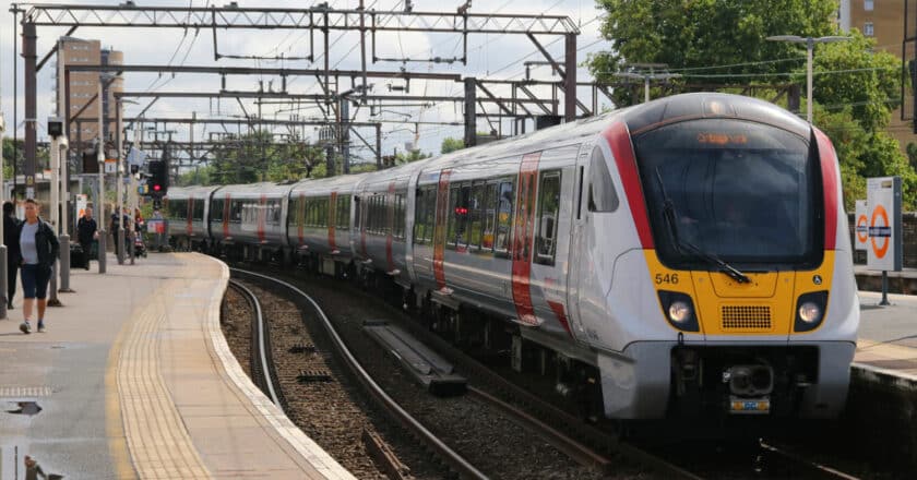 Tren de la serie 720 de Greater Anglia en la estación de Hackney Down. (CC BY NC SA) MATT TAYLOR.