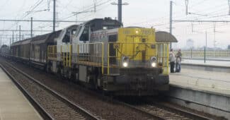 Tren de mercancías de SNCB pasando por la estación de Antwerpen Luchtbal. (CC BY NC SA) MEDIARAIL.BE-Flickr. Imagen recortada.