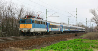 Tren Intercity de la húngara MÁV. (CC BY SA) NELSO SILVA-Flickr. Imagen recortada.