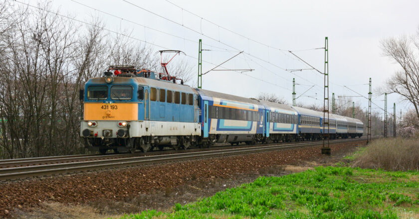 Tren Intercity de la húngara MÁV. (CC BY SA) NELSO SILVA-Flickr. Imagen recortada.