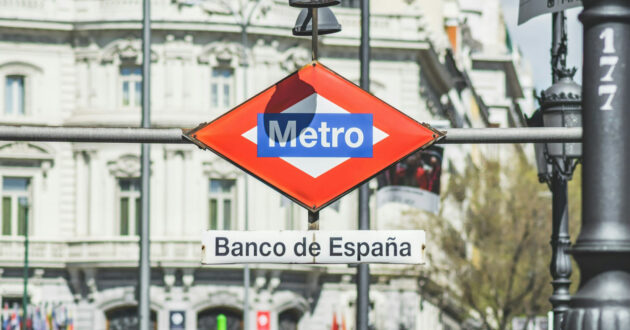 Metro de Madrid rhombus at Banco de España station. FRAMES FROM YOUR HEART-Unsplash.