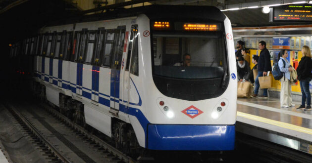 Tren de la linea 4 del metro de Madrid, que crecerá hasta Chamartín. © MIGUEL BUSTOS.