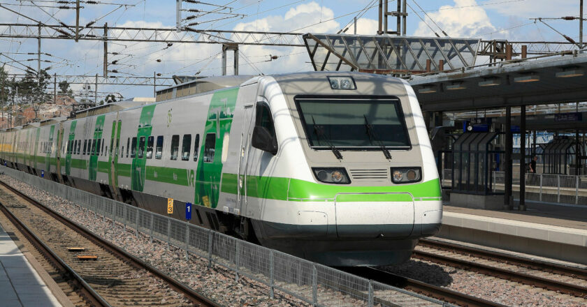 Pendolino de la serie Sm3 de la finlandesa VR en Helsinki. (CC BY SA) FALK2-Wikimedia Commons. Imagen recortada.