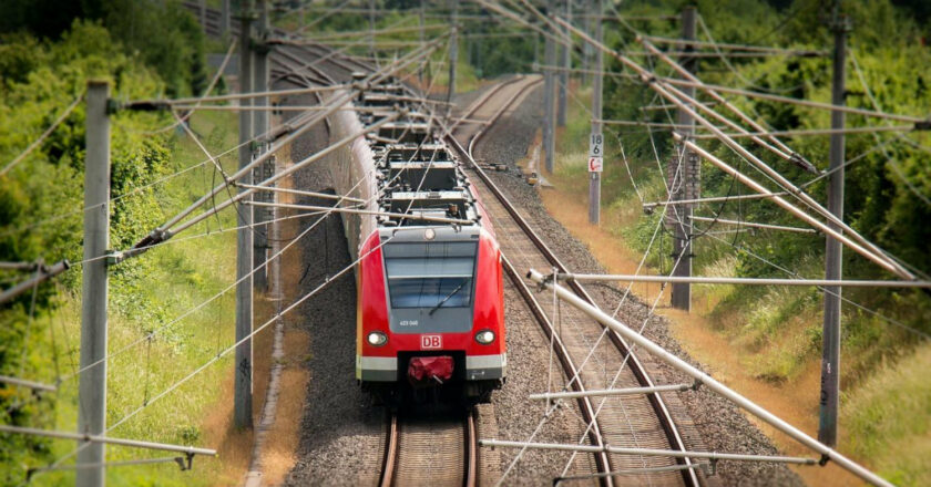 Electrificación. ¿Cómo llega la energía a los trenes eléctricos? PIXABAY.