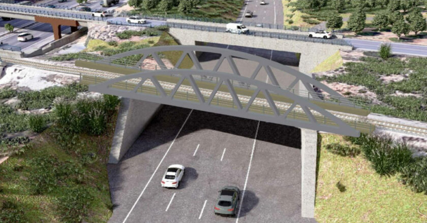 Diseño a ordenador de uno de los nuevos puentes metálicos para salvar las nuevas calzadas de la A-7. © MINISTERIO DE TRANSPORTES Y MOVILIDAD SOSTENIBLE.