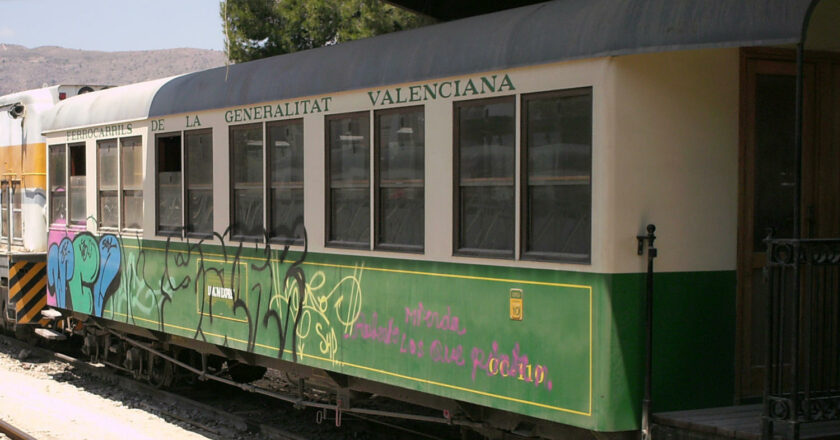 Coche de viajeros del Limón Exprés en 2007. V44020001.