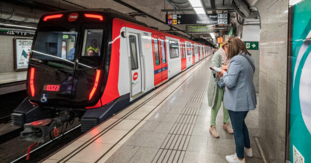 Tren de la serie 7000 del metro de Barcelona en la estación de Passeig de Gràcia. © TMB.