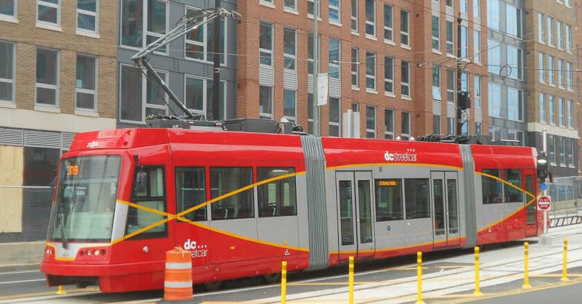 Washington tram testing in 2014. (CC BY SA) MICHAEL J-Wikimedia Commons.