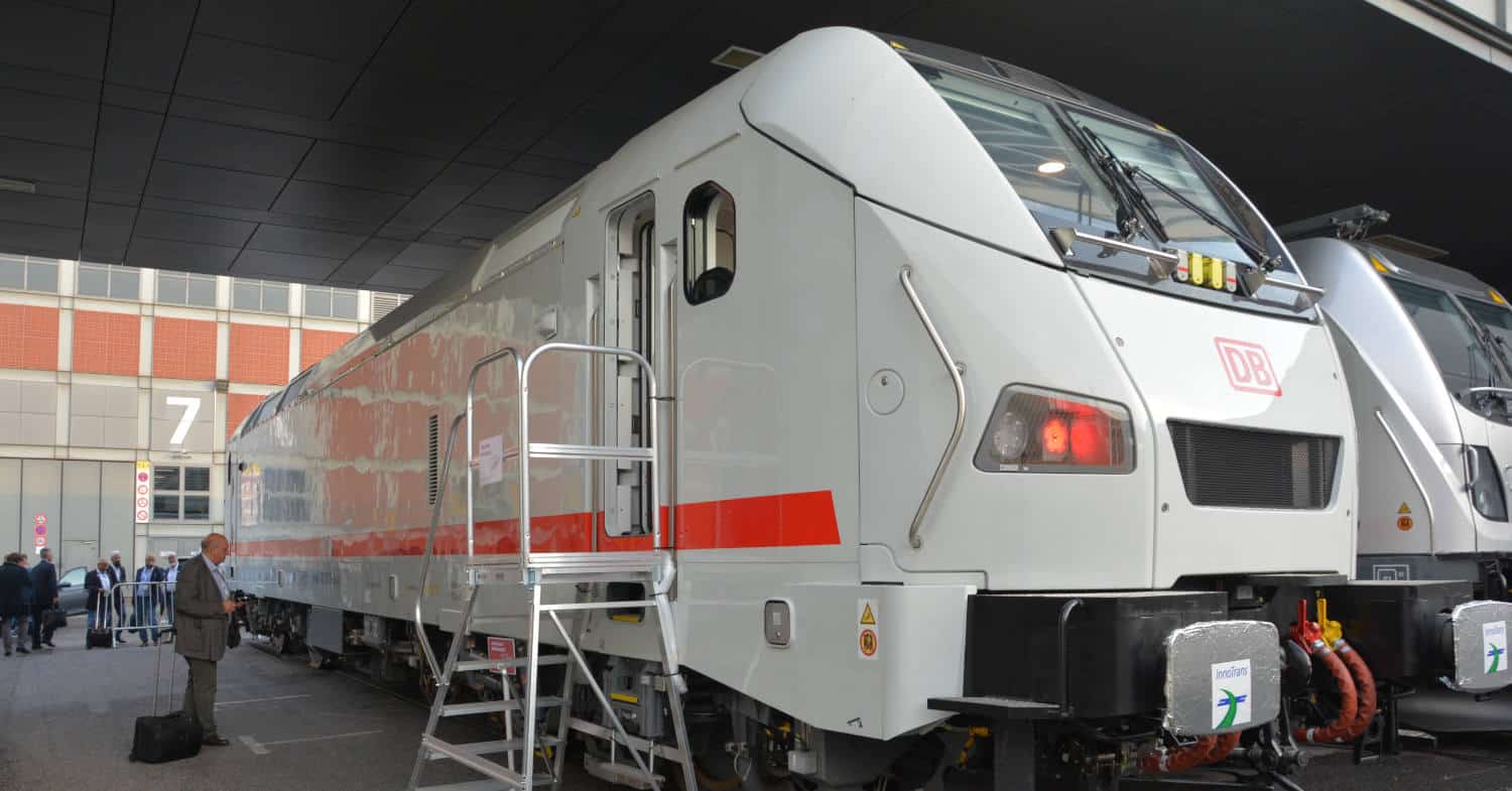 Locomotora de la serie 105 de los ferrocarriles alemanes, fabricada por Talgo, en InnoTrans 2024. © MIGUEL BUSTOS.