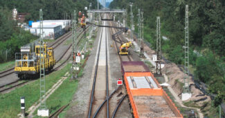 Obras de renovación integral de la línea Merfölden-Walldorf ejecutadas durante 2024. (CC BY SA) STEFAN OEMISCH-Wikimedia Commons. Imagen recortada.