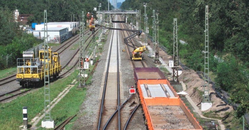 Obras de renovación integral de la línea Merfölden-Walldorf ejecutadas durante 2024. (CC BY SA) STEFAN OEMISCH-Wikimedia Commons. Imagen recortada.