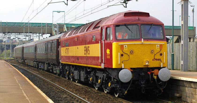 Tren Real británico remolcaodo por la locomotora 47787. (CC BY) STEVE JONES-Flickr. Imagen recortada.