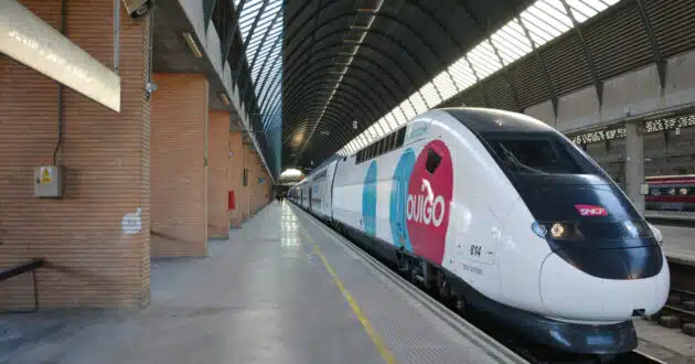Tren de la serie 108 de Ouigo en Sevilla Santa Justa. © MIGUEL BUSTOS.