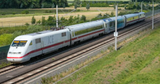 La composición del récord de velocidad, formada por el ICE-S y el coche experimental del Velaro Novo de Siemens.