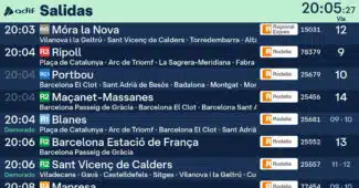Imagen del panel virtual de salidas en la estación de Barcelona Sants.