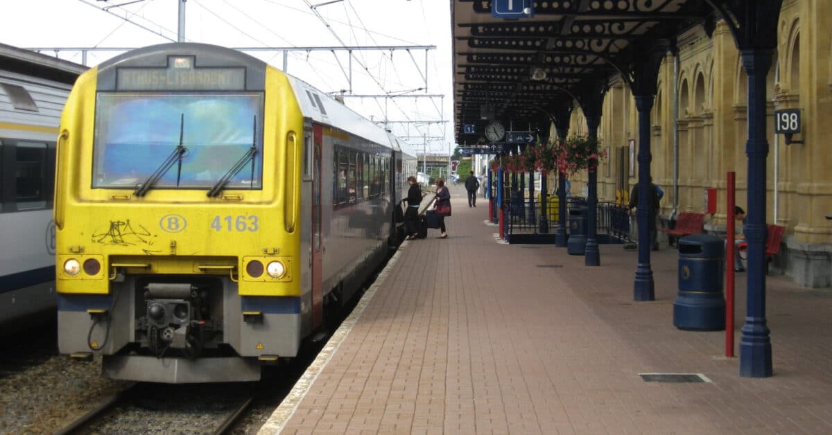 Unidad de la serie 41, a la que reemplazará los nuevos trenes que se adjudican hoy. (CC BY SA) SMILEY-TOERIST-Wikimedia Commons. Imagen recortada.