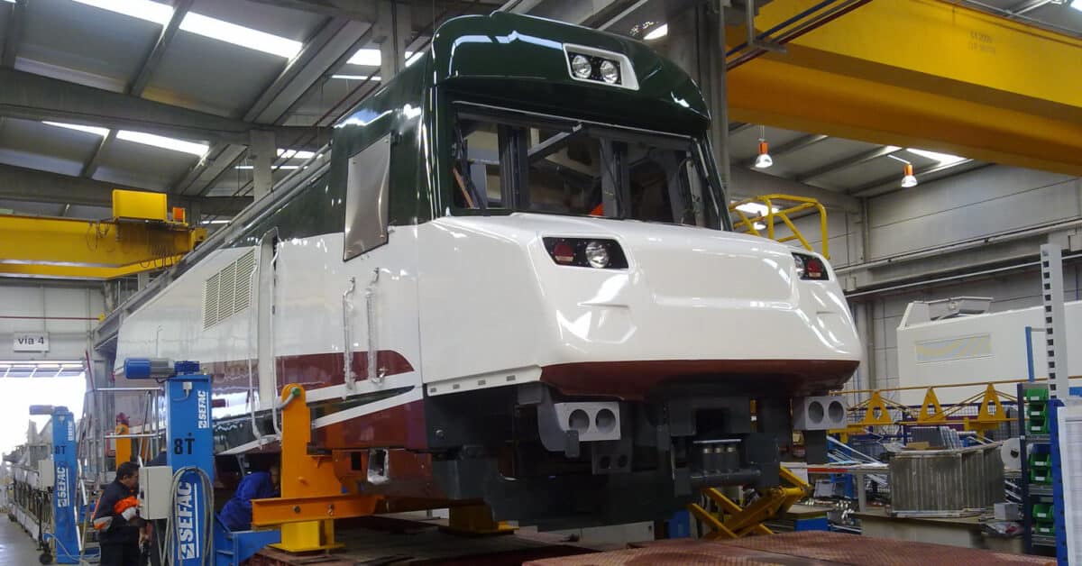 Talgo 8 pilot car for the USA leaving the Talgo factory (CC BY) OREGON DEPARTMENT OF TRANSPORTATION-Flickr. Image cropped.