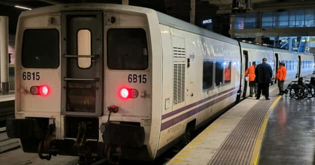 Una de las composiciones que se irán a Leo Express, tras terminar su último servicio en España © MIGUEL BUSTOS.