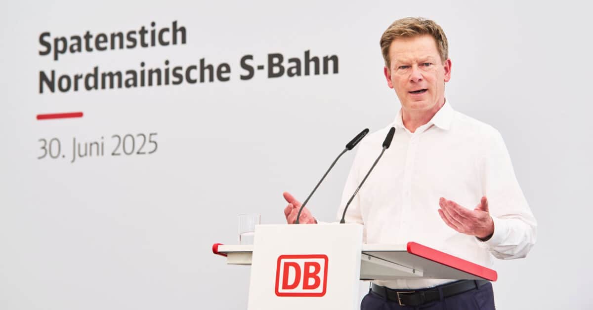 Dr Richard Lutz durante el inicio de las obras del S-Bahn Nordmainischen. © DEUTSCHE BAHN-STEFAN WILDHIRT.