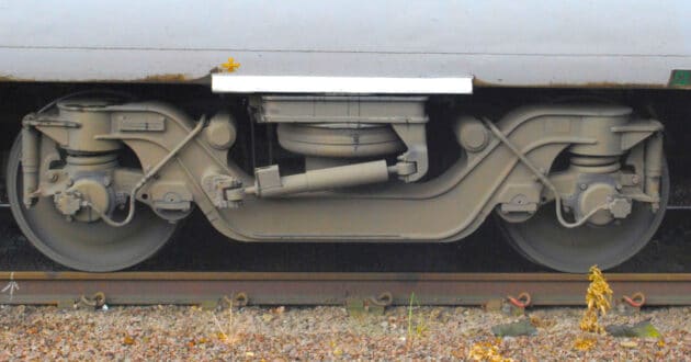 Bogie de un coche de viajeros mk 4 de los ferrocarriles británicos (CC BY SA) HUGH LLEWELYN-Flickr. Imagen recortada