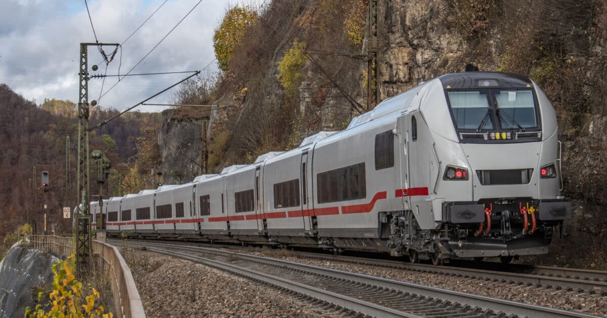 Composición Talgo 230 (ICE L de DB) haciendo pruebas en la Geislinger Steige. (CC BY SA) RAPHAEL KRAMMER-Wikimedia Commons. Imagen recortada.