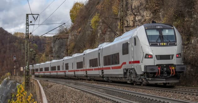 Talgo 230 train (DB ICE L) testing on the Geislinger Steige (CC BY SA) RAPHAEL KRAMMER-Wikimedia Commons. Image cropped.