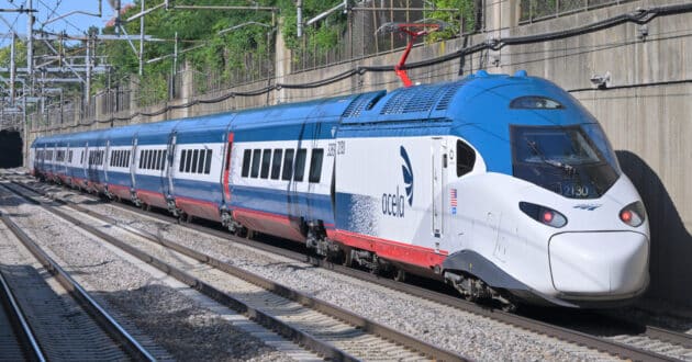 NextGen Acela (Avelia Liberty) testing in Boston (CC BY SA) 4300STREETCAR-Wikimedia Commons. Cropped image