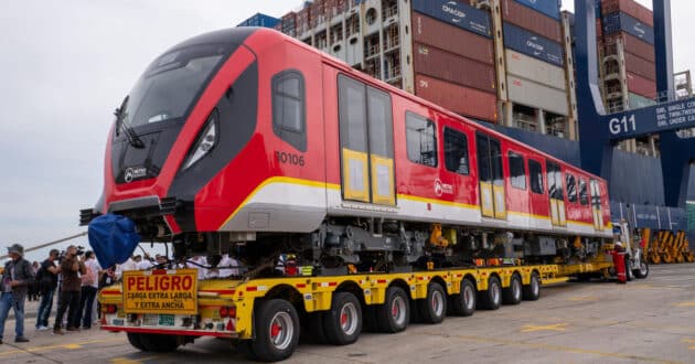 Coche extremo del primer tren del metro de Bogotá tras su descarga en el puerto de Cartagena. © METRO DE BOGOTÁ.