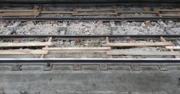 Trabajos de renovación de vía y placa en la estación de Diego de León de la línea 4. © MIGUEL BUSTOS.