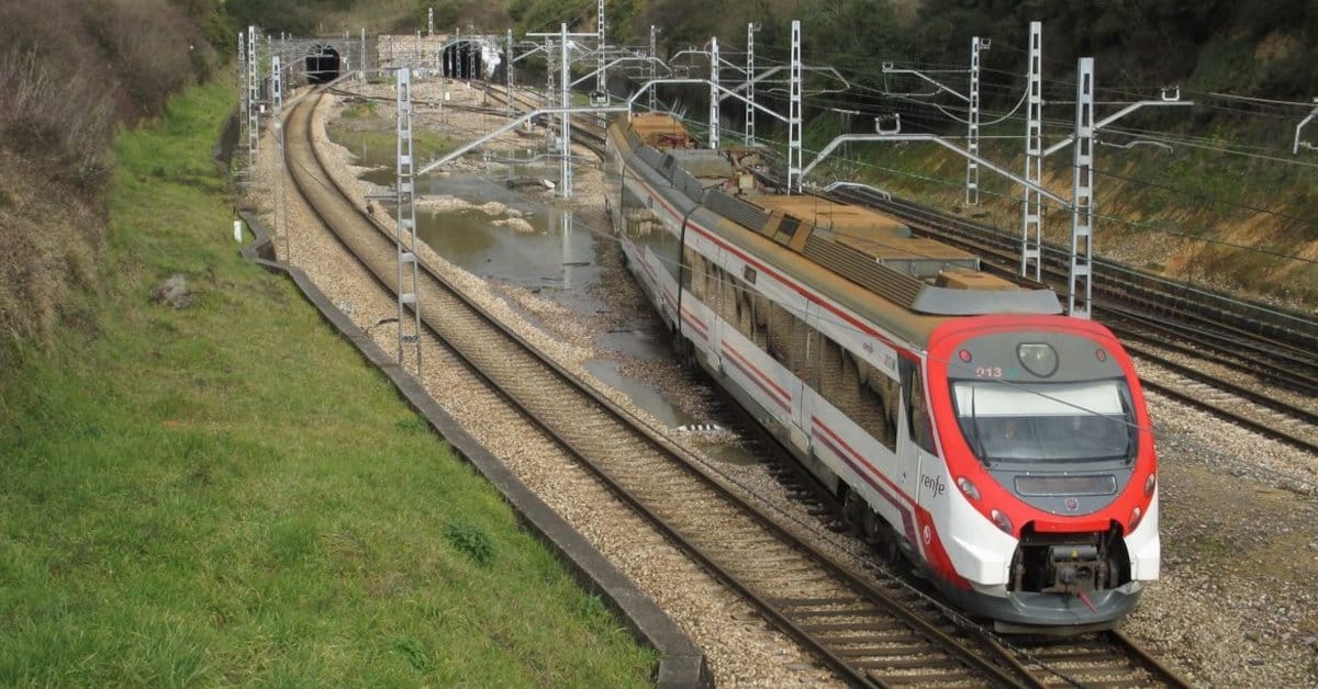 Civia train of Cercanías Asturias in Truébano (CC BY NC SA) JM TRIGOS-Flickr. Cropped image