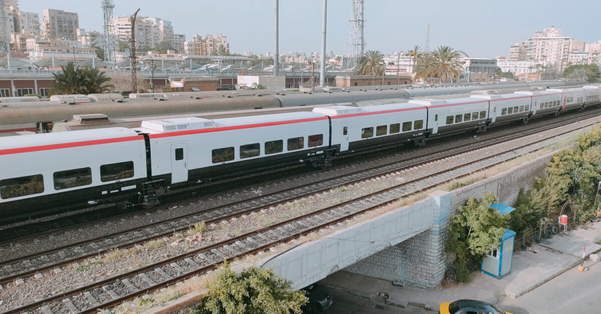 Talgo composition of the Egyptian Railways in Alexandria (CC BY SA) ABDELRHMAN 1990-Wikimedia Commons. Cropped image.
