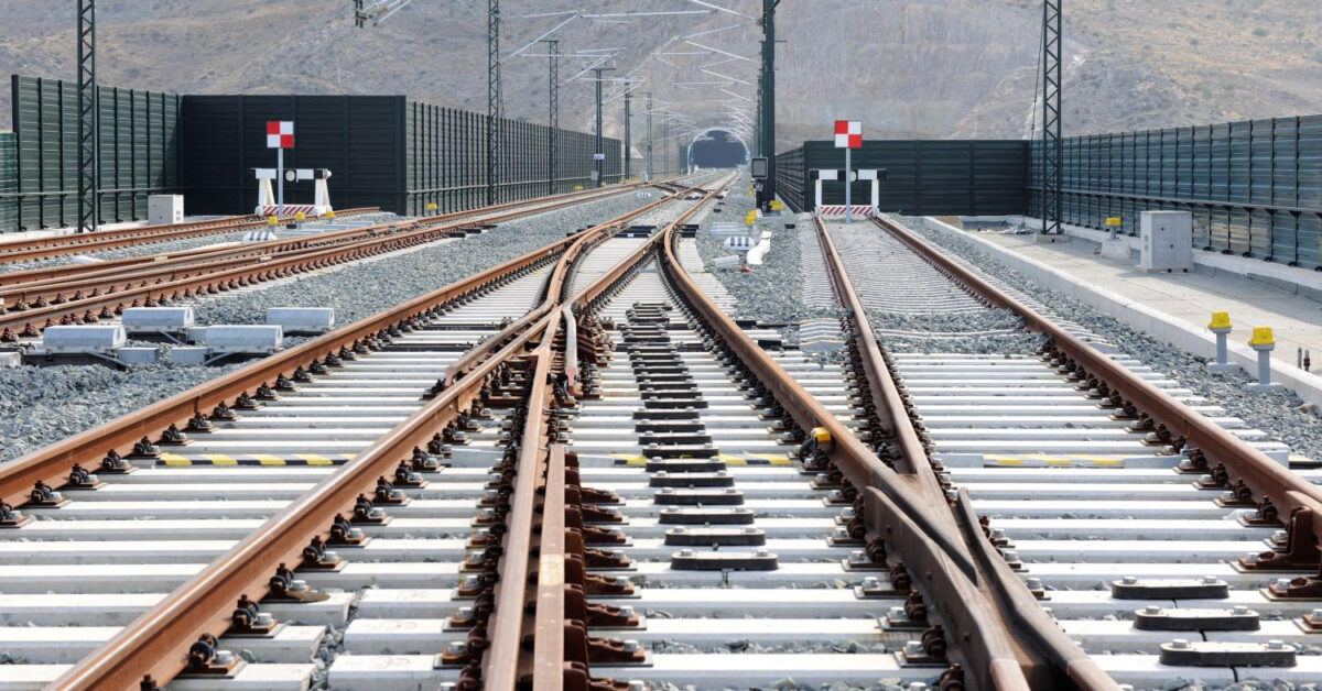 Switches and crossings on a Spanish High Speed Line. © ADIF.