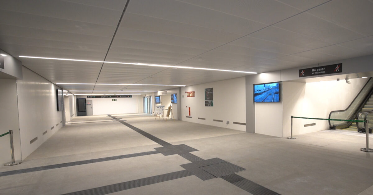 View of the access to the subway from tracks 14, 15, 16 and 17. © MINISTERIO DE TRANSPORTES Y MOBILIDAD SOSTENIBLE.