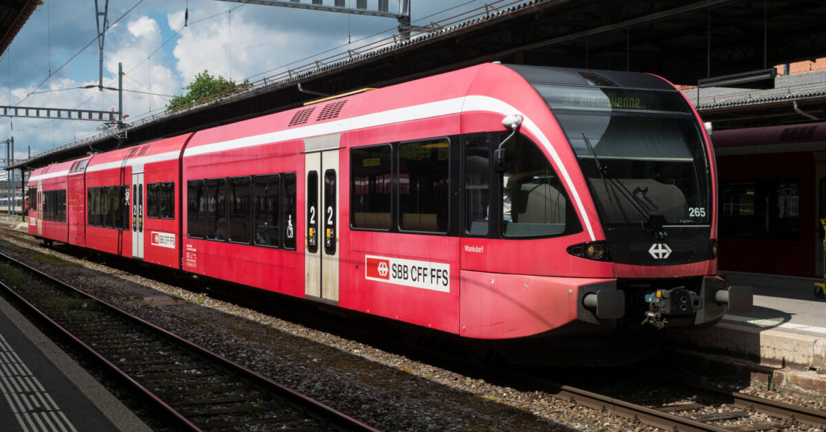Unidad de la serie RABe 526 de SBB CFF FFS, de la plataforma Stadler GTW. (CC BY SA) MARKUS EIGENHEER-Flickr. Imagen recortada